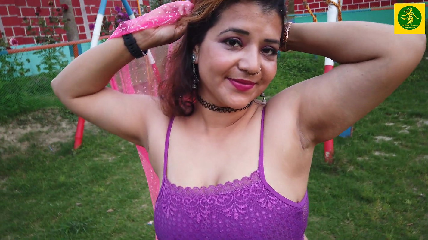 Horny aunty huge cleavage hot navel and armpit show sensual act2