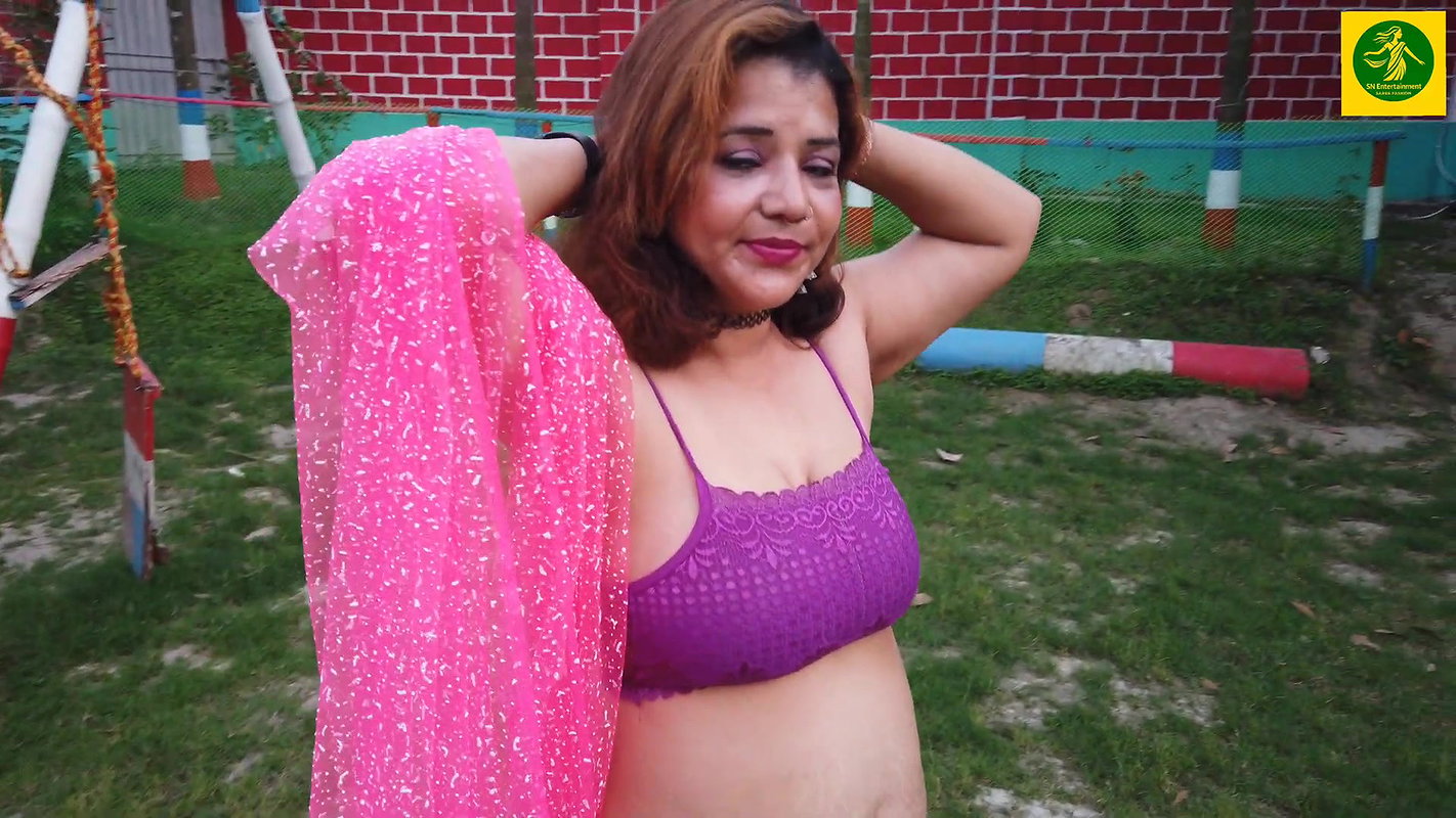 Horny aunty huge cleavage hot navel and armpit show sensual act2