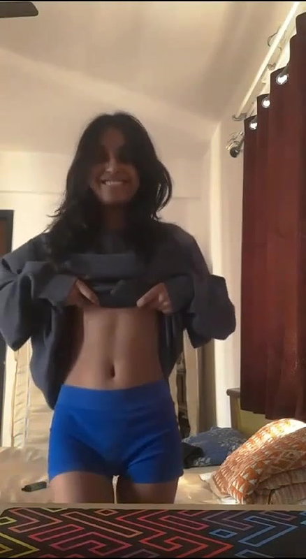 Slim girlfriend shy to showing her naked body to her boyfriend 2