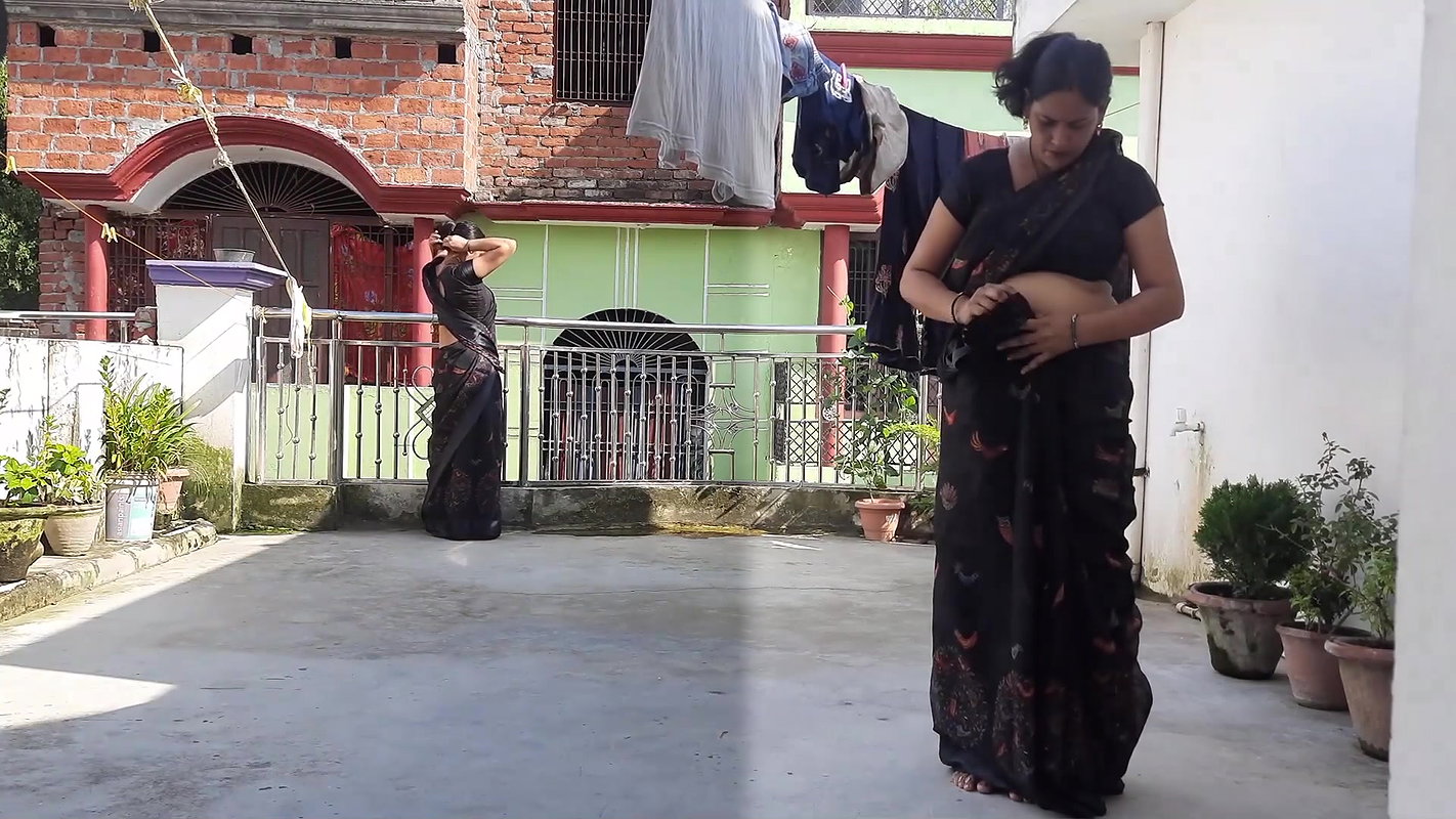 Hot fleshy desi homely lady deep wide navel and belly ,Big Boobs in red blouse 2