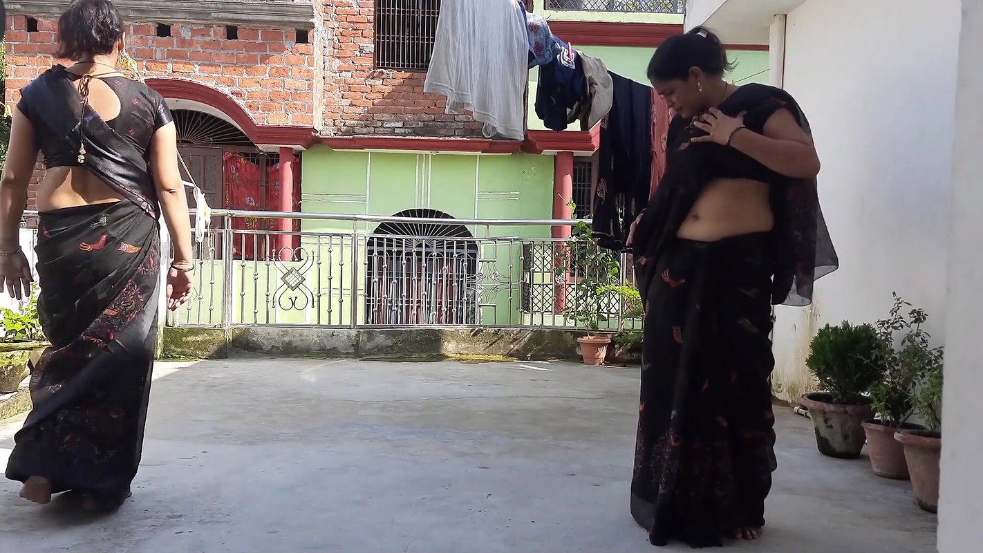 Hot fleshy desi homely lady deep wide navel and belly ,Big Boobs in red blouse 2