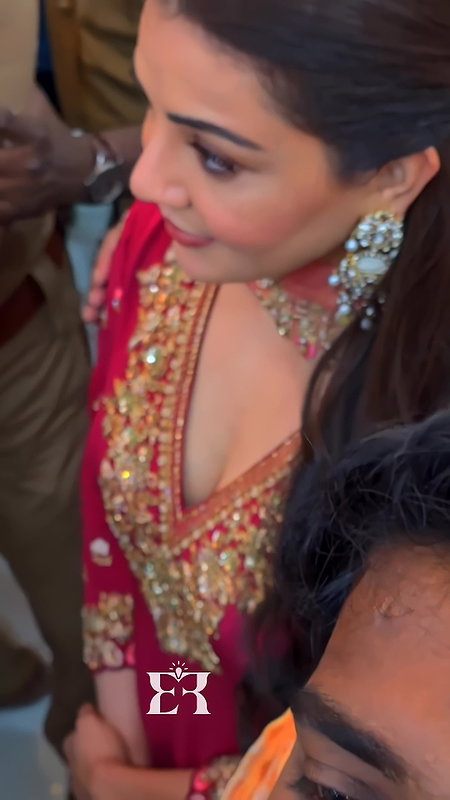 KAJAL SEXY DEEP CLEAVAGE TOP VIEW AT EVENT 2