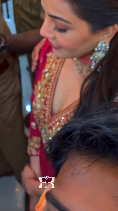 KAJAL SEXY DEEP CLEAVAGE TOP VIEW AT EVENT 2