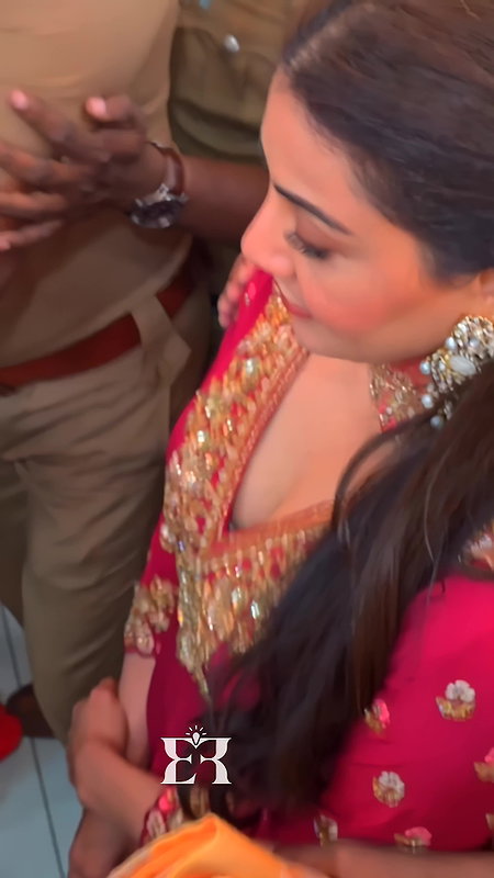 KAJAL SEXY DEEP CLEAVAGE TOP VIEW AT EVENT 2