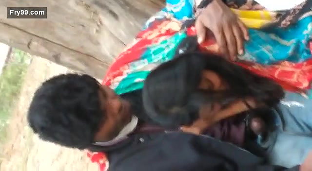Desi Lover Blowjob In Park