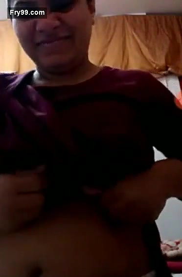 SEXY LOOKING DESI BHABHI SHOWING HER BIG BOOBS