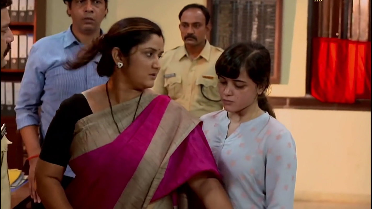 Crime patrol aunty navel slip