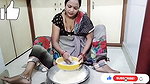 Seema saroj aunty boob show