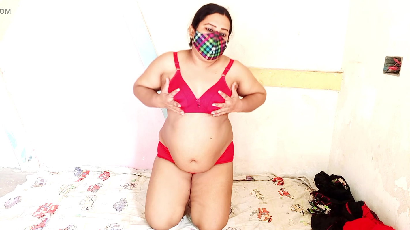 Desi hot solo woman step on finger