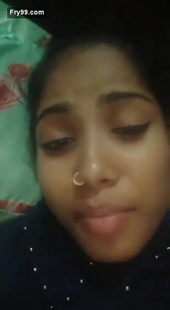 Cute Desi Girl Showing Boobs