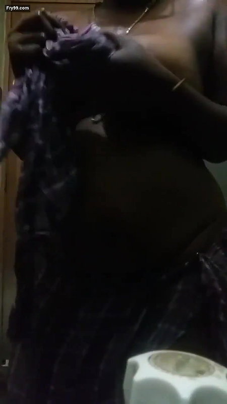 Desi fatty bhabi nude bath