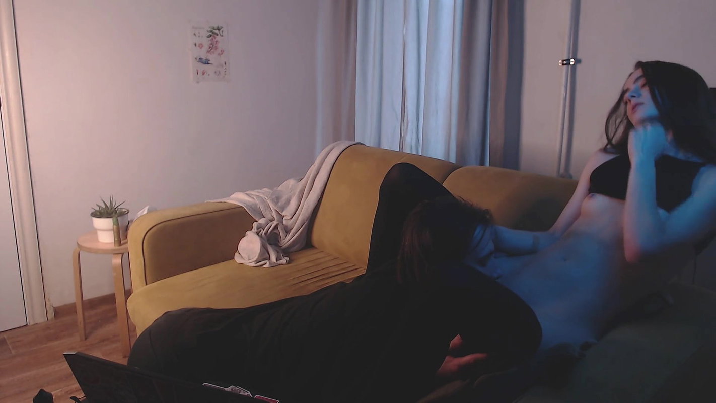 When she rides on a cock she goes crazy with pleasure. home video_3a169ae2