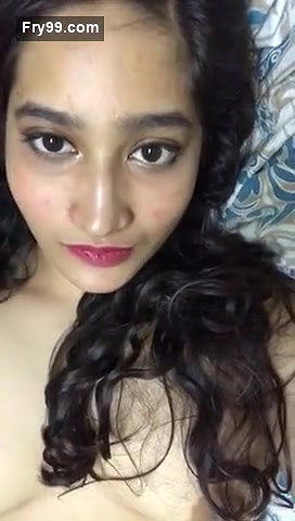 Sexy paki Girl Showing her Boobs
