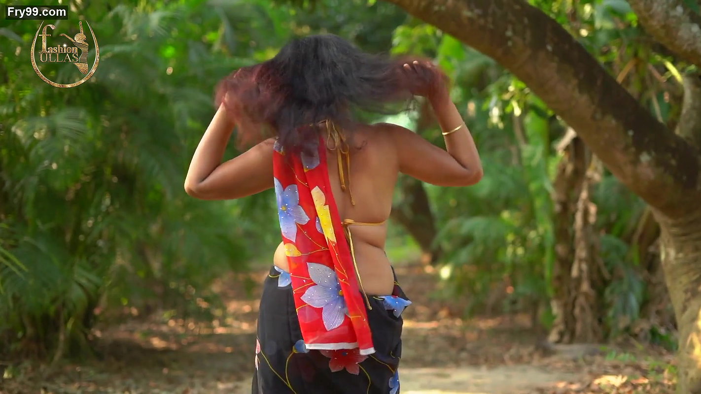 Mili Flaunting in Gorggate Saree and Bikini Blouse