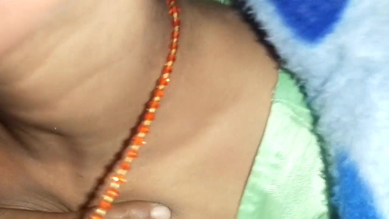 Deshi Bhabhi Sex in Bedroom
