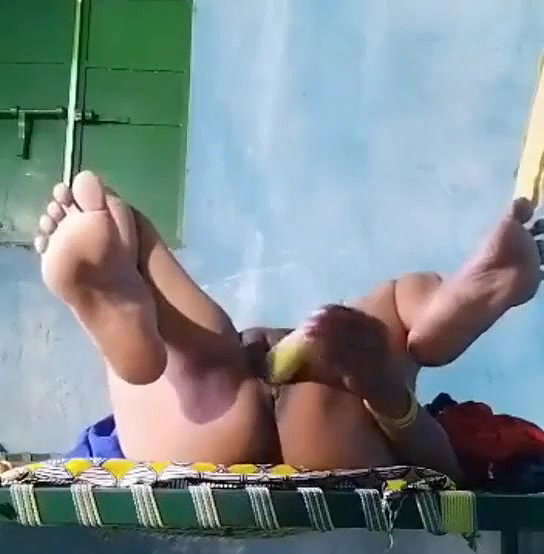 Desi Boudi Tango Pvt Inserting Big Veggie and Vibe Same Time