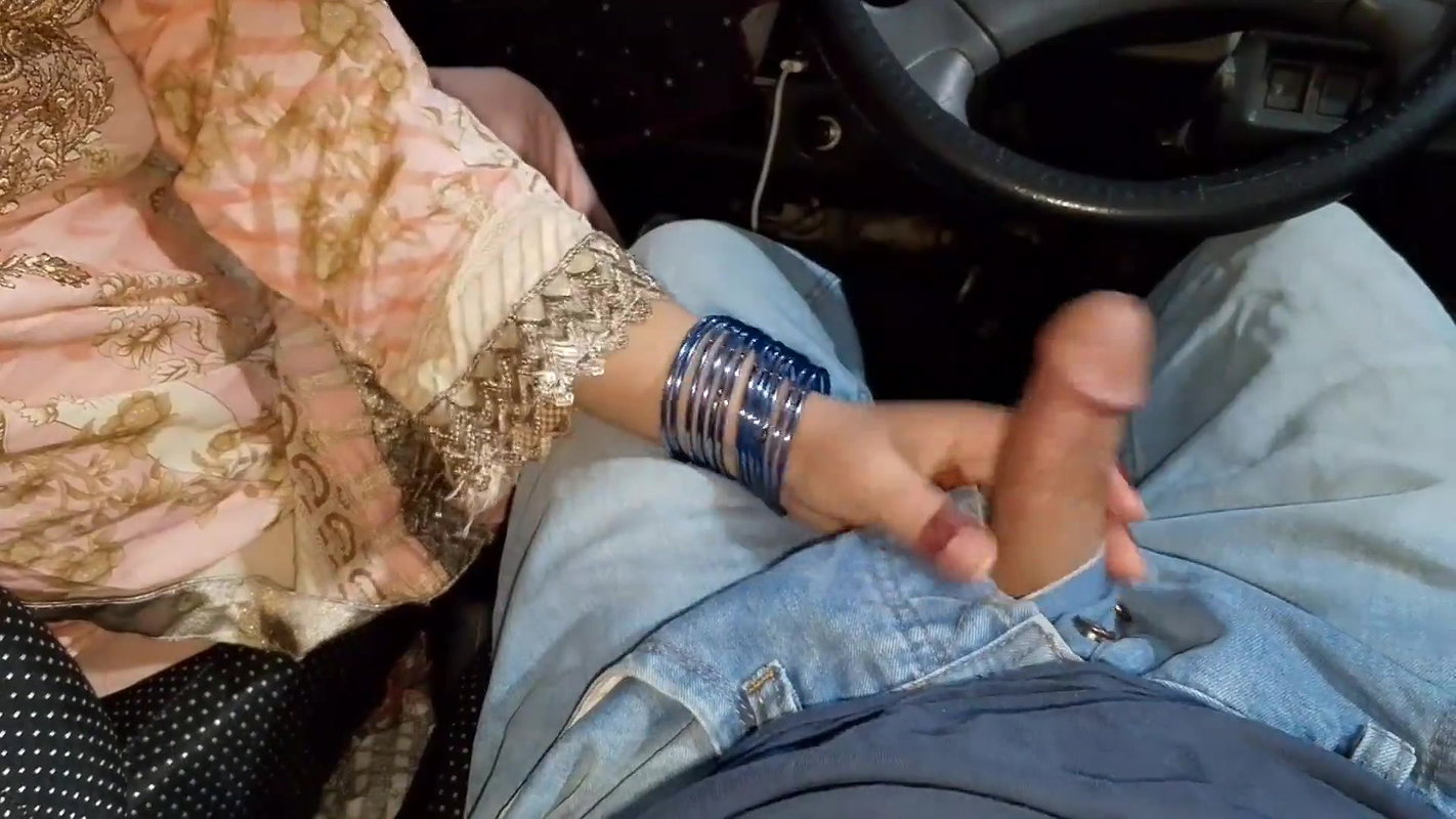 Boyfriend Had Sex with His Girlfriend Inside the Car in the Parking Lot