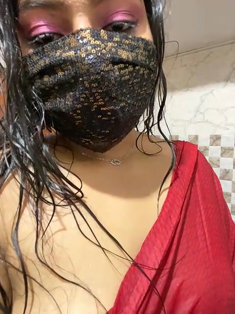 Horny Rupali Showing her nude back and ass
