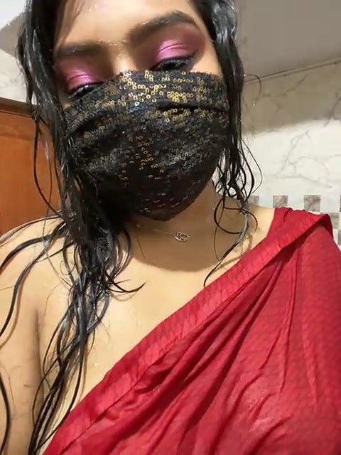 Horny Rupali Showing her nude back and ass
