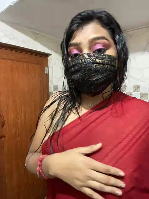 Horny Rupali Showing her nude back and ass