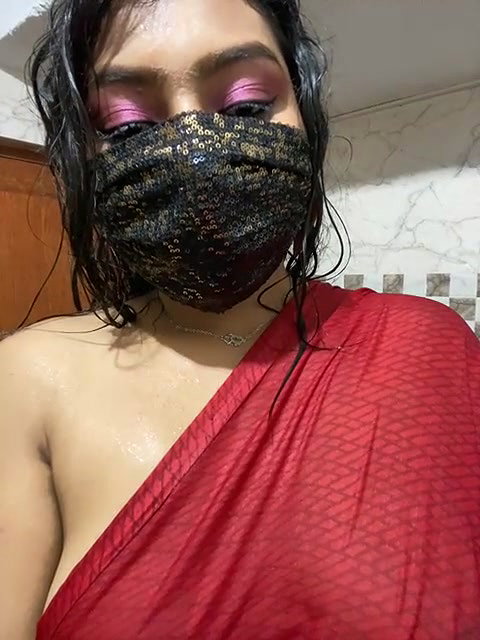 Horny Rupali Showing her nude back and ass
