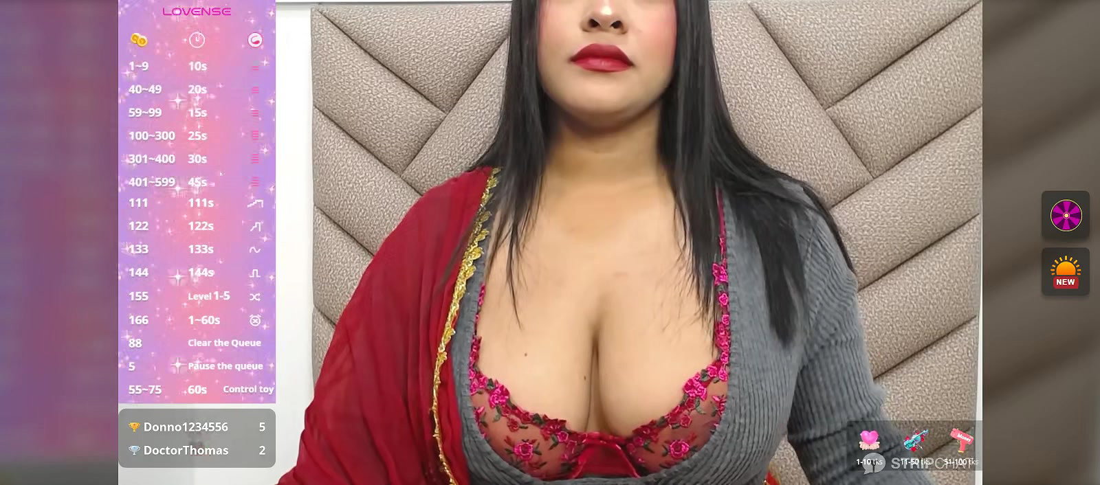 Hot bengali girl show her hot cleavage