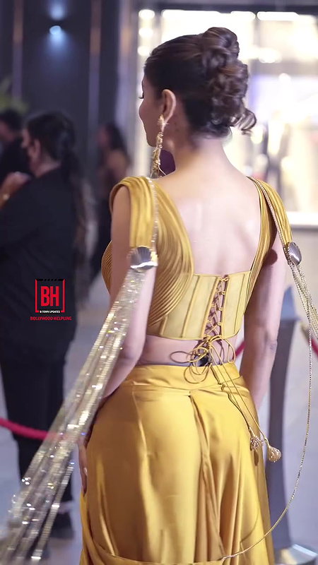 AKANKSHA PURI AMPLE FRONT OPEN CLEAVAGE TEASE UUFFF