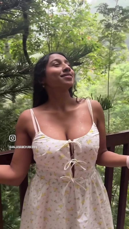 ANJANA MOHAN HOT DUSKY DIVA SEXY DEEP CLEAVAGE WET DELIBERATE SHOW