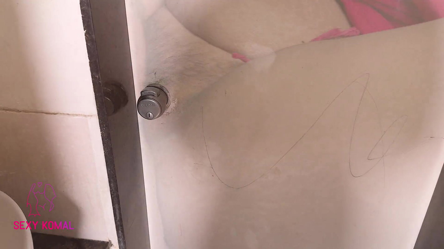 Soft! the Owner of the House Came to the House to Ask for a Feast, the Husband Touched the Man in the Bathroom, Took the Owner’s Penis in the Pussy.