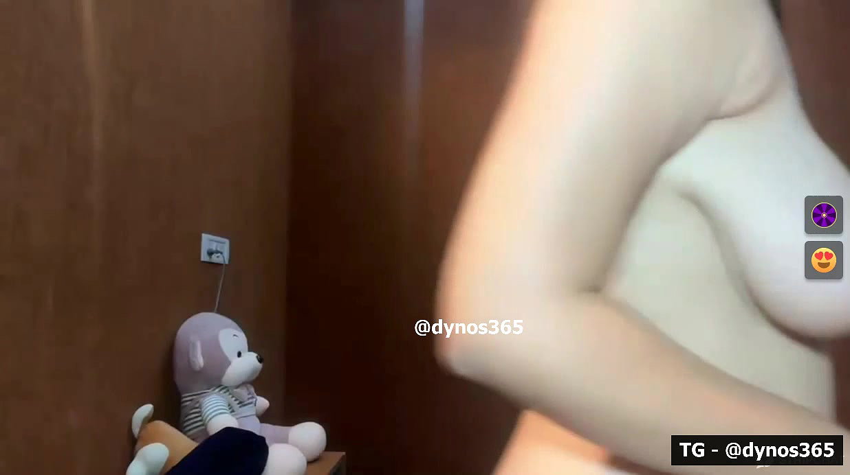 Smiley_Girl01-stripchat-ticket-show