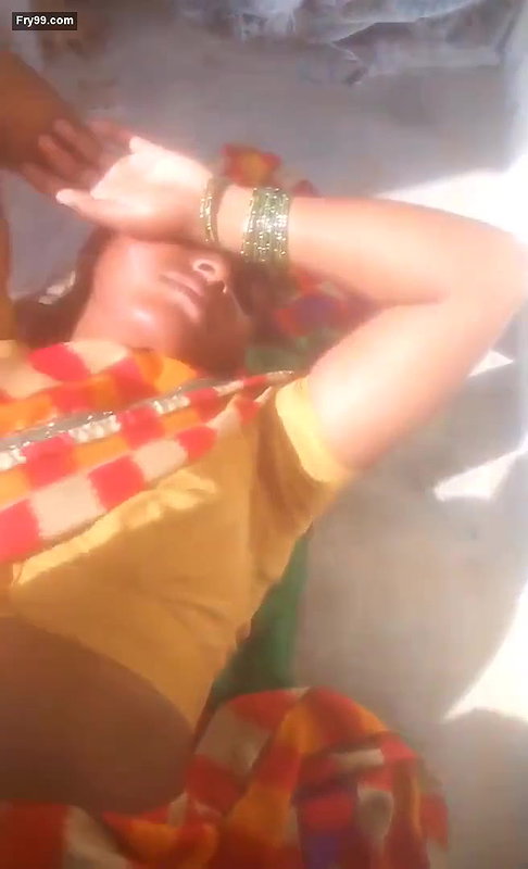 Bhabhi outdoor shaved pussy