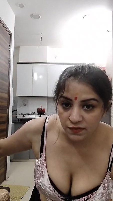 Youtuber Vandhana 8