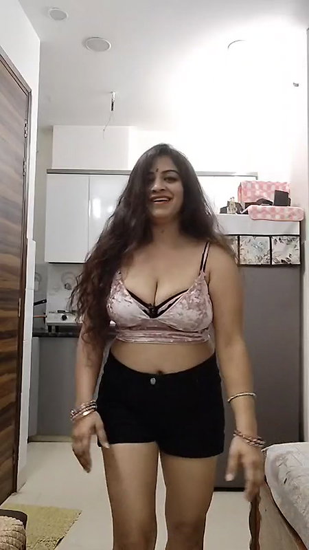 Youtuber Vandhana 8