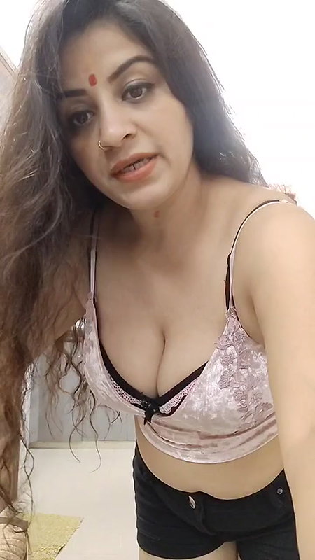 Youtuber Vandhana 8