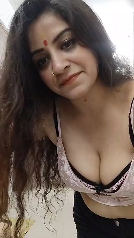Youtuber Vandhana 8