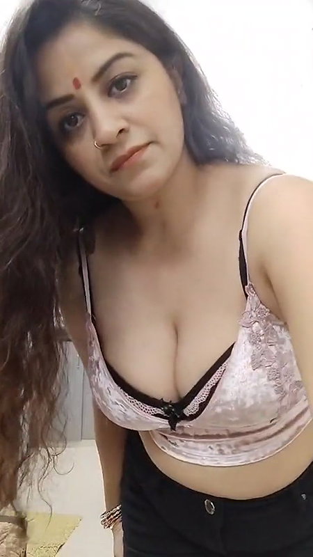 Youtuber Vandhana 8