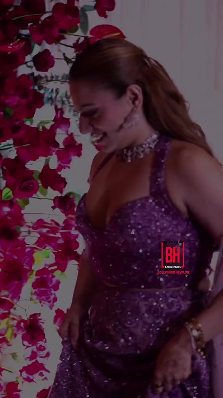 SUKRITI KAKAR DEEP CLEAVAGE TEASE AT EVENT 22