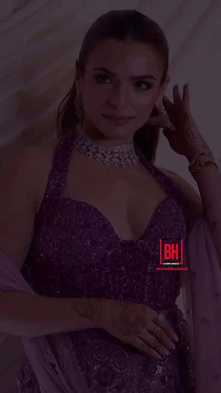 SUKRITI KAKAR DEEP CLEAVAGE TEASE AT EVENT 22