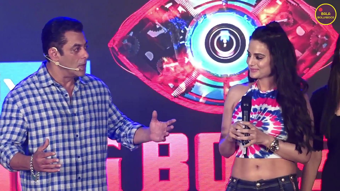 Ameesha Patel Hot navel show