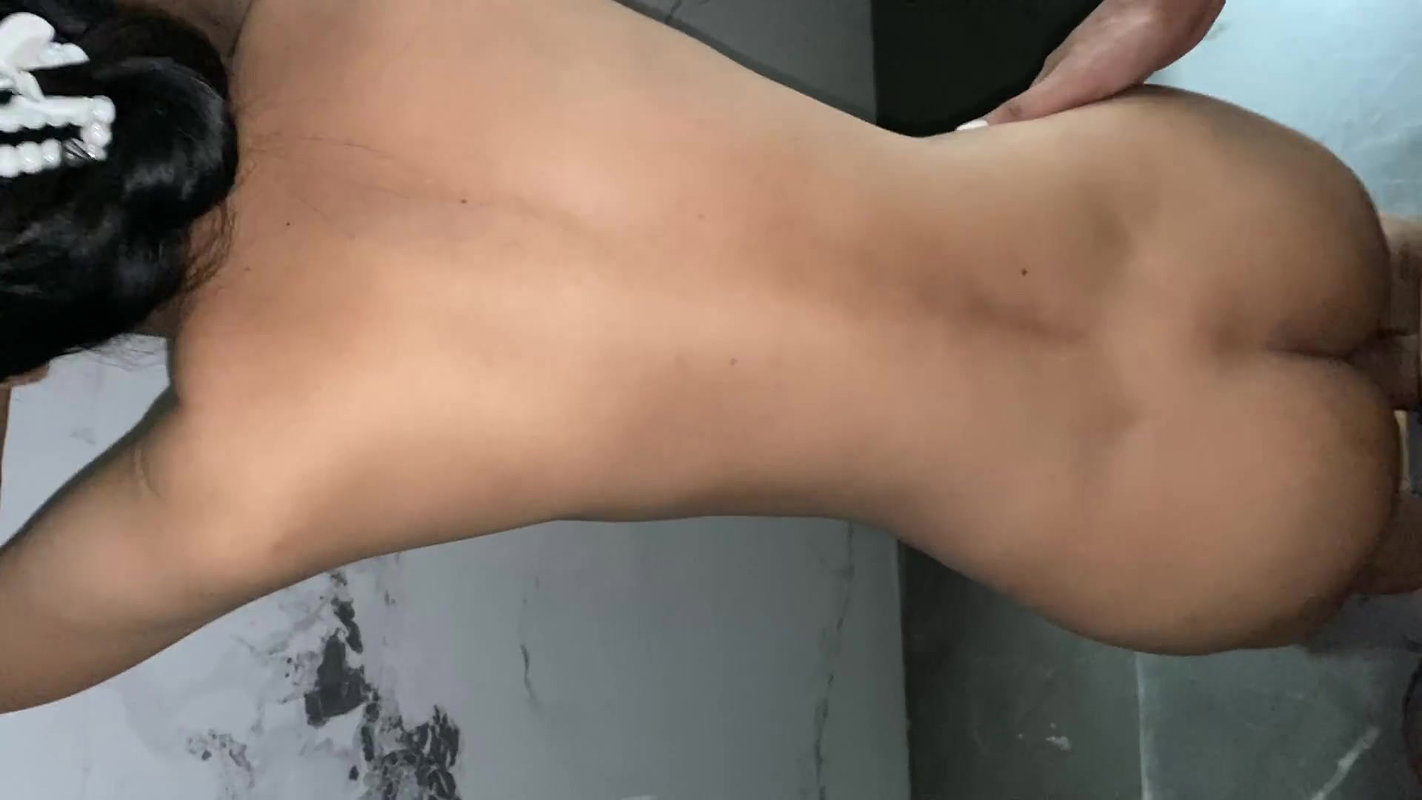 I fucked my friend’s girlfriend in the bathroom, also urinated on the girl