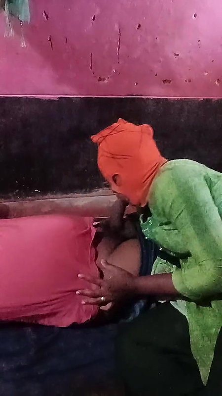 Telugu couple enjoying in the afternoon with blowjob