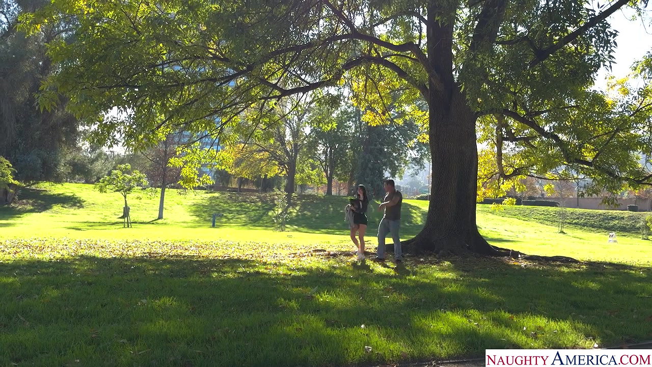Alexa Chains – Meet In Park Ends With Hard Fuck