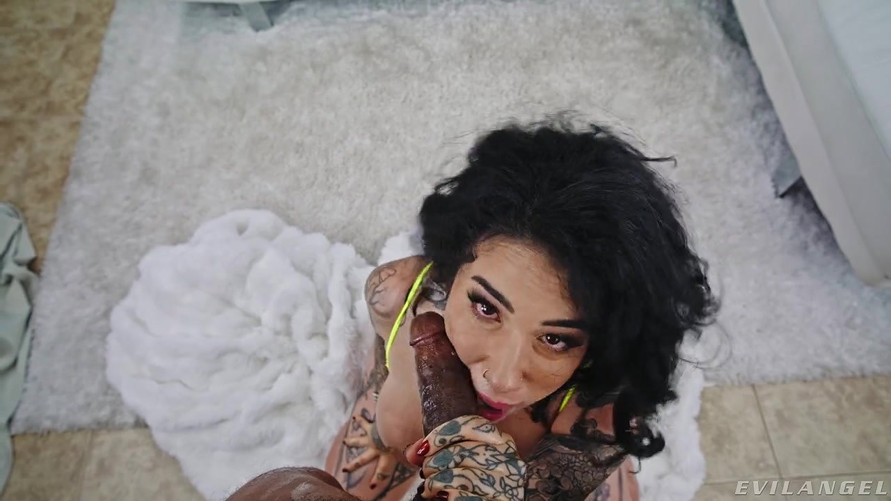 Arabelle Raphael – Blowbang Action