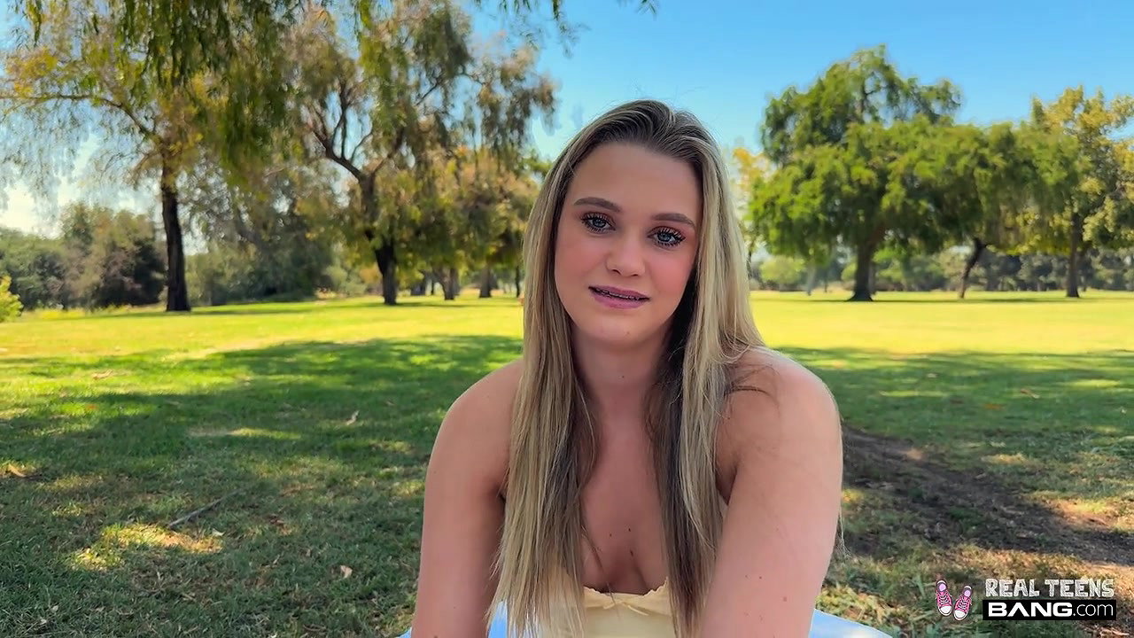 Chloe Rose – Blonde Teen Lets Him Cum Inside