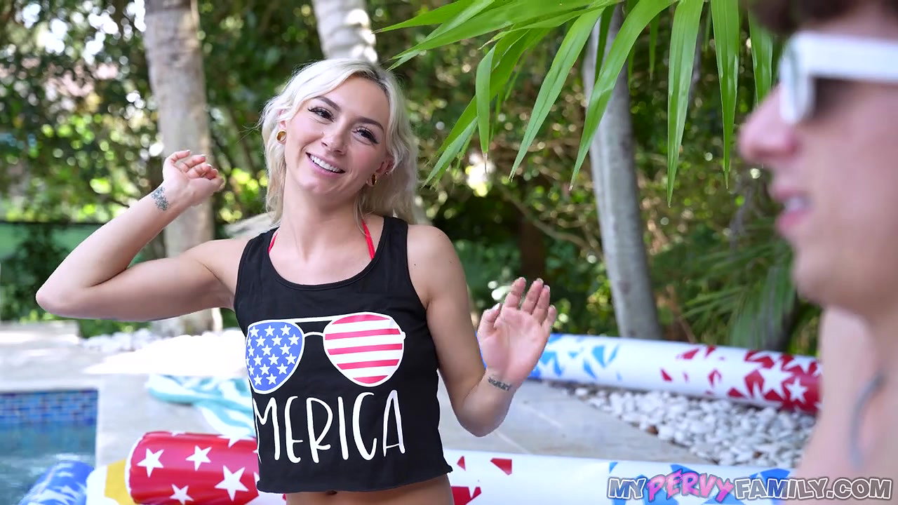 Chloe Temple – Fun By The Pool With Stepsis