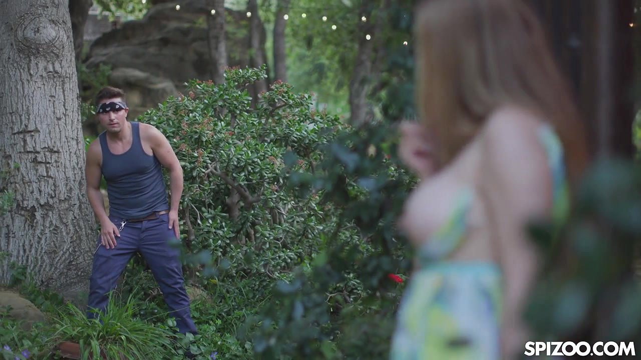 Jessie Rogers – Plays With The Gardener