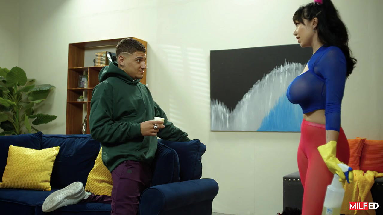 Little Puck – Tidying MILF Drains Dick