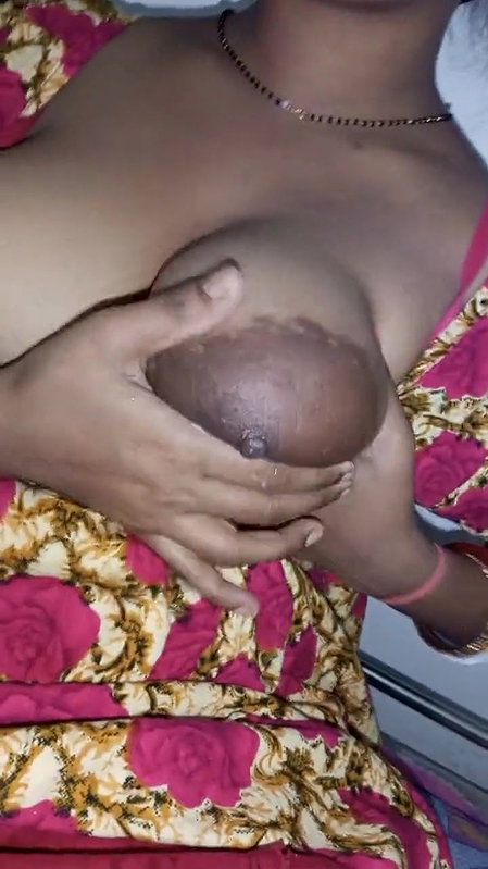 Boob showmilk