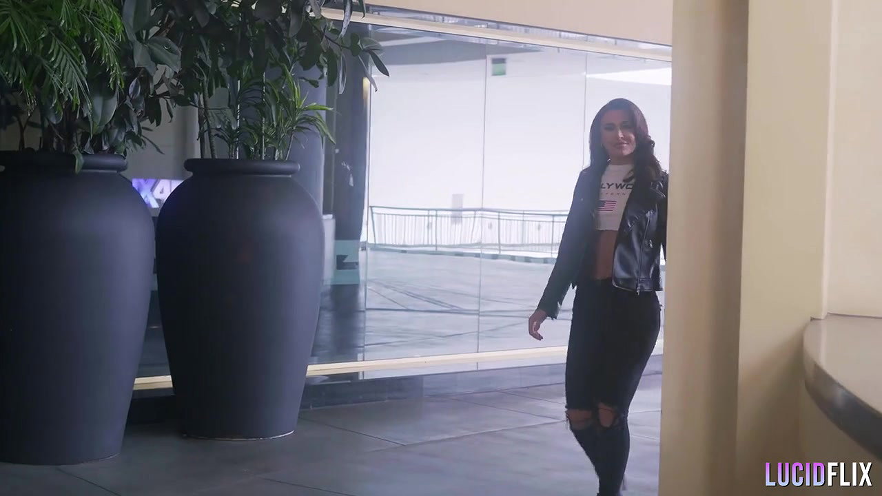 Ella Reese – The Tourist