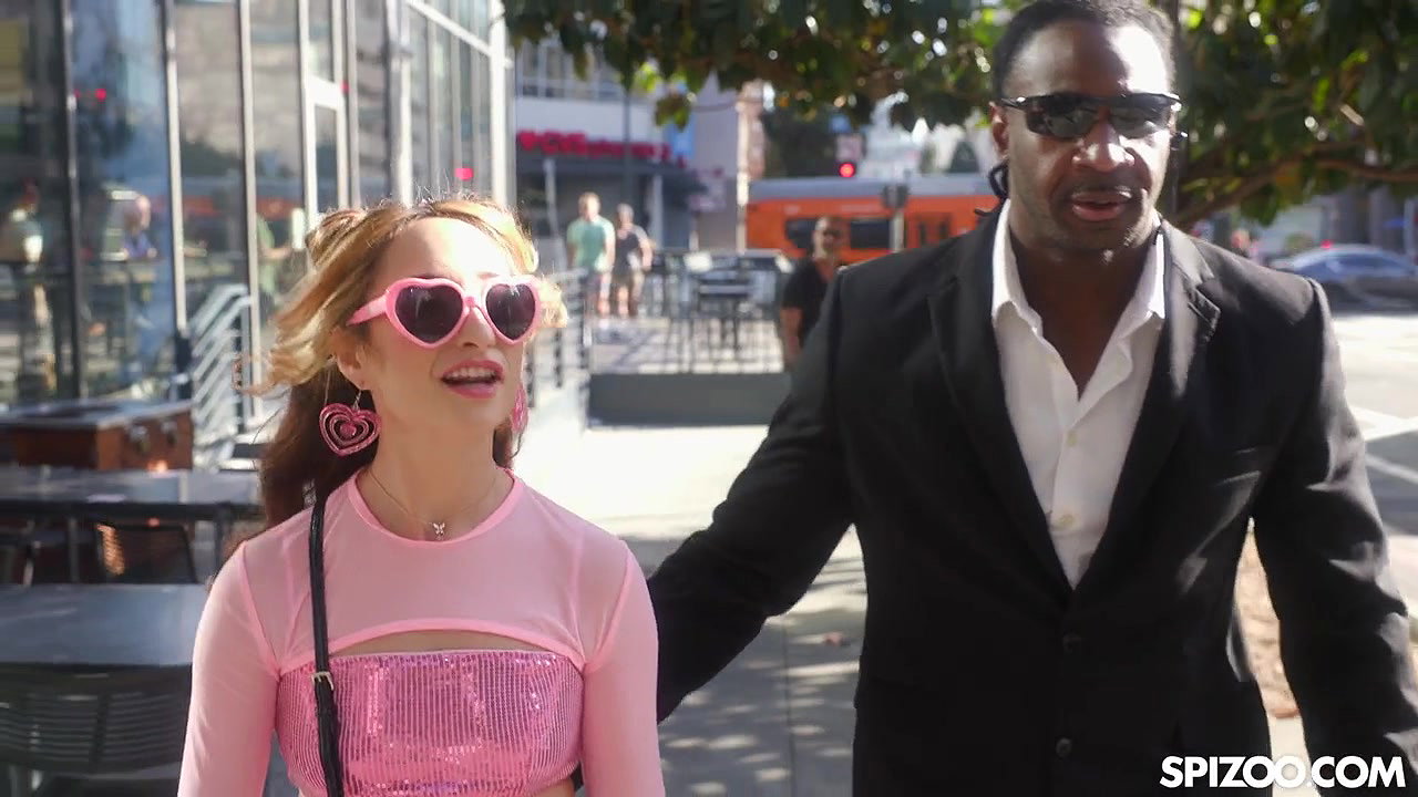 Isabella Nice – The Pop Princess Decides To Use Her Charm To Ensnare Her Bodyguard
